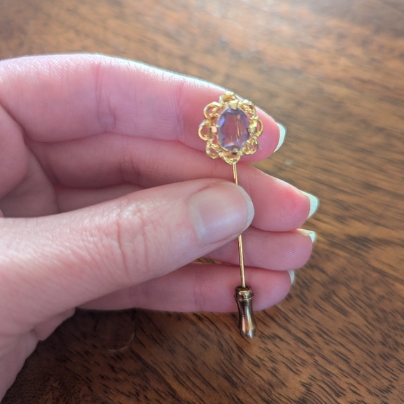 Vintage Amethyst Purple Flower Gold Tone Metal Stick Pin Brooch 1950's - Picture 2 of 4